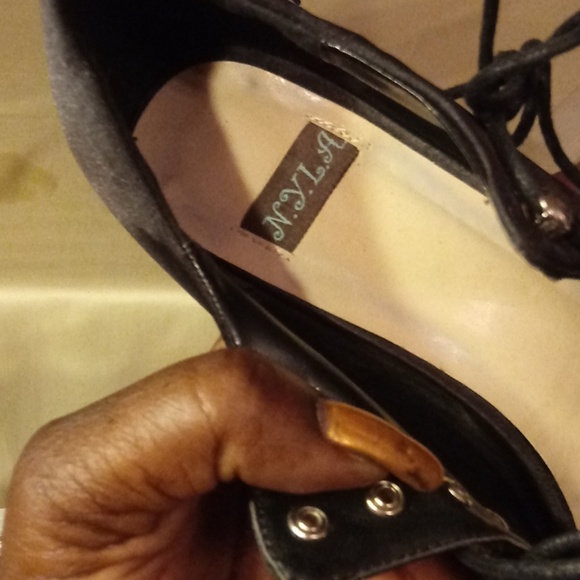 Beautiful Vintage Shoes - Picture 2 of 3